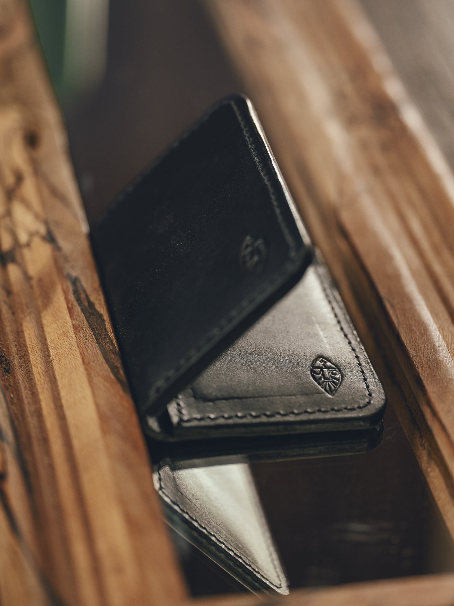 Gildr: handmade leather card wallet